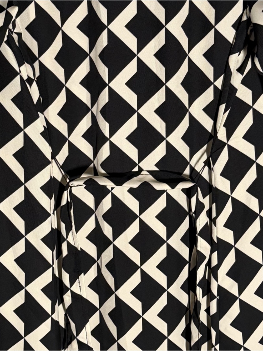 H&M Tie- Belt Shirt Dress With White and Black Geometric Classic Design - Picture 8 of 9